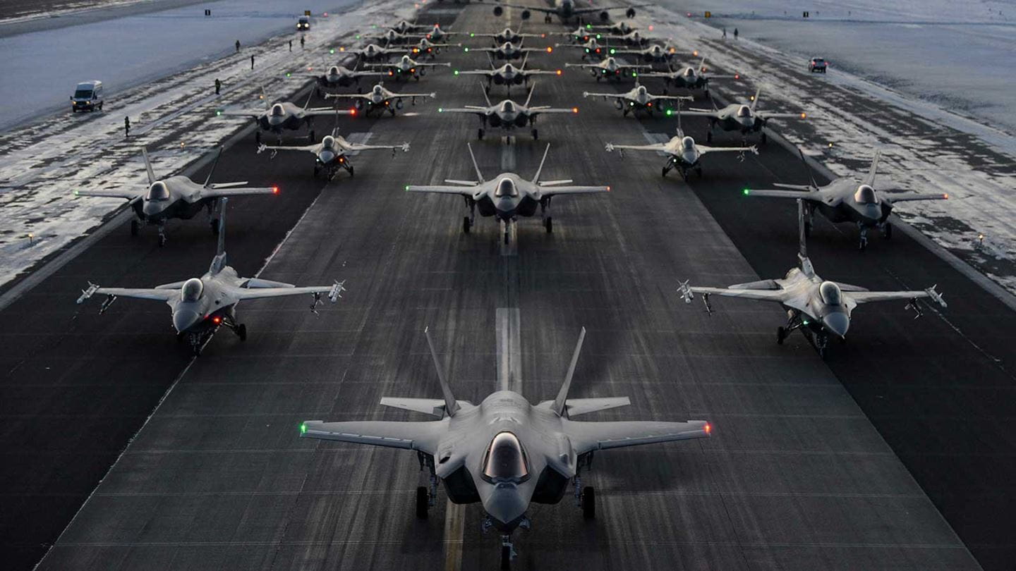 Pratt & Whitney fighter jet deck